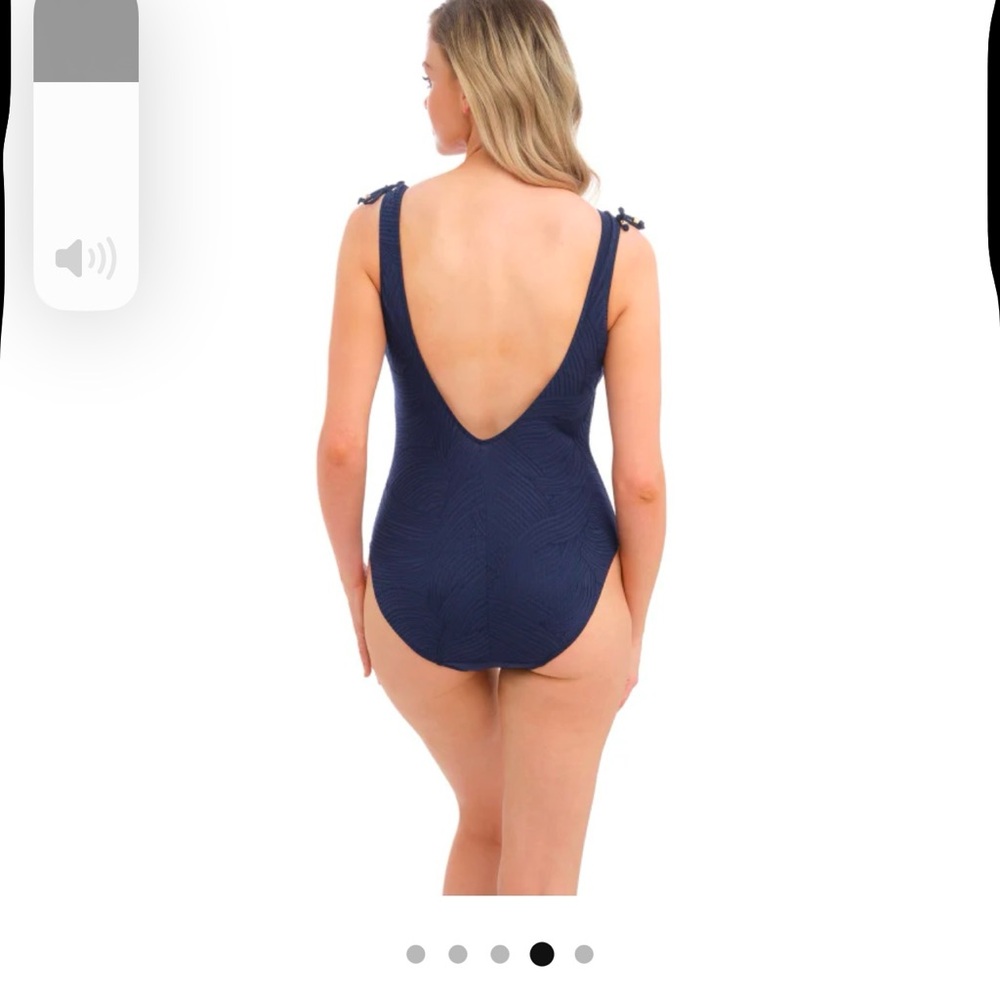 Swimsuit - Picture 3 of 8
